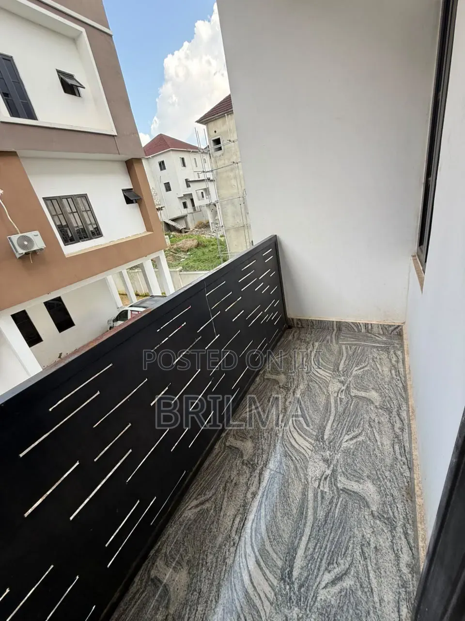 5bdrm Duplex in Guzape District for sale
