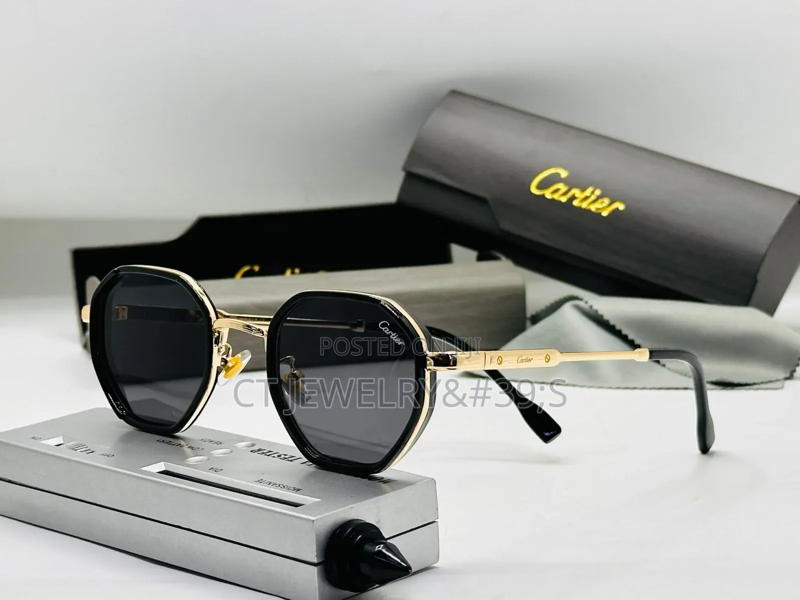 CARTIER Luxury Rimless Aviator Sunglasses a Gold-Tone Metal Frame