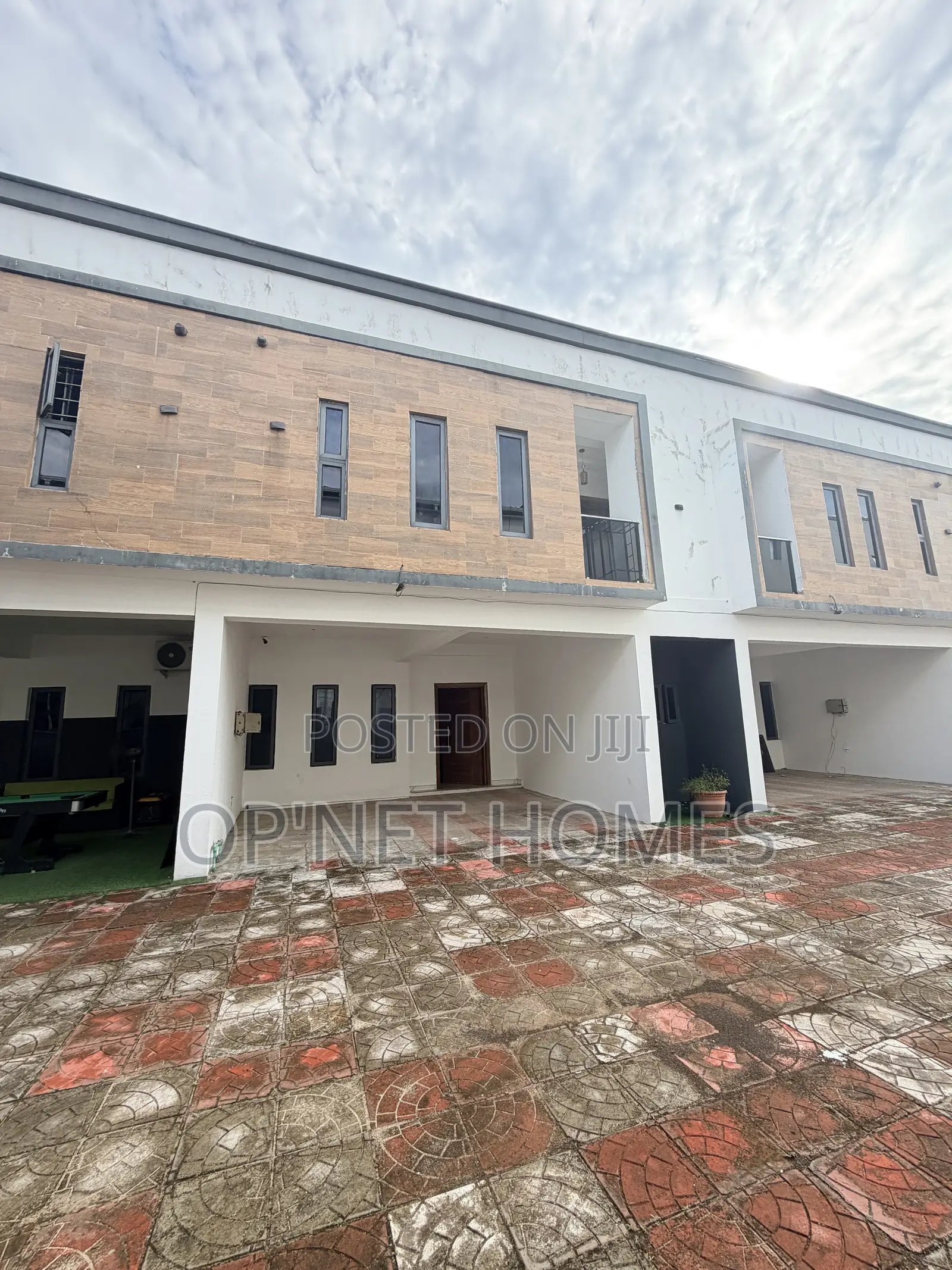 4bdrm Duplex in Lekki for sale