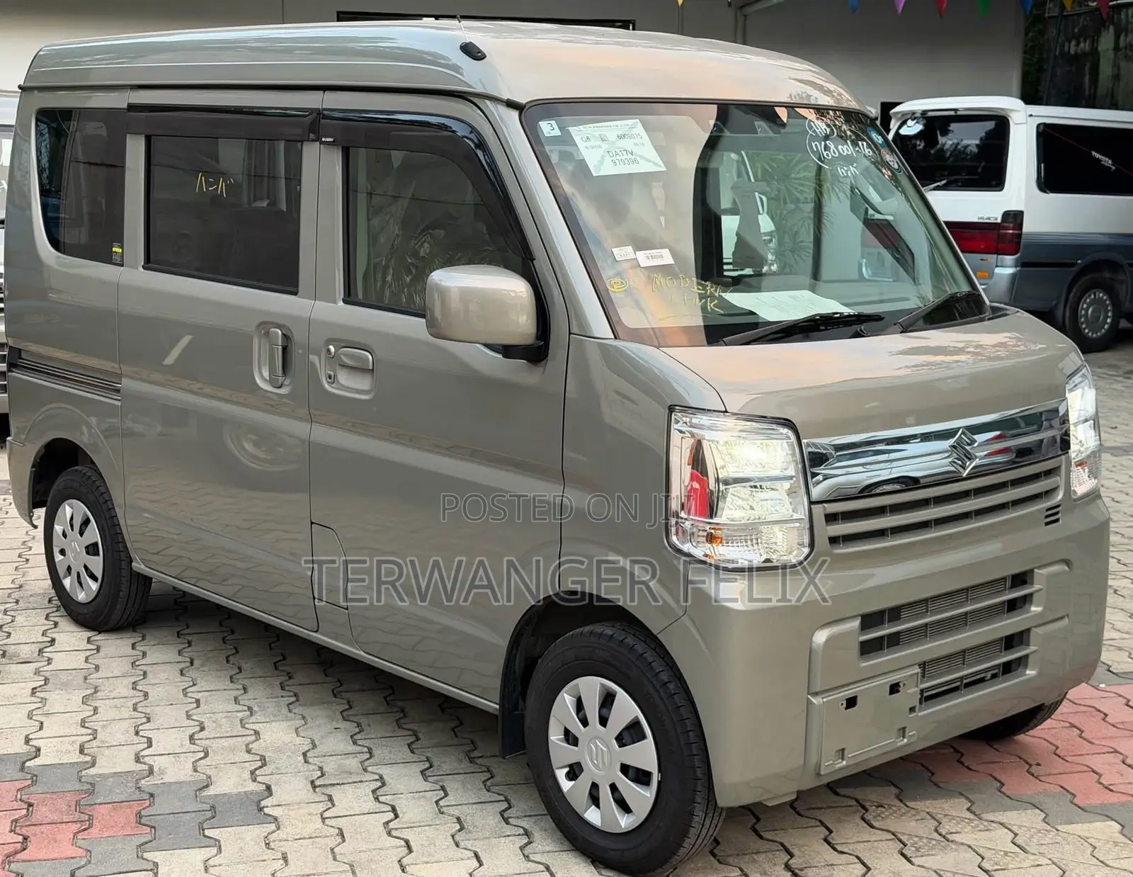 Suzuki Every 2012 Brown