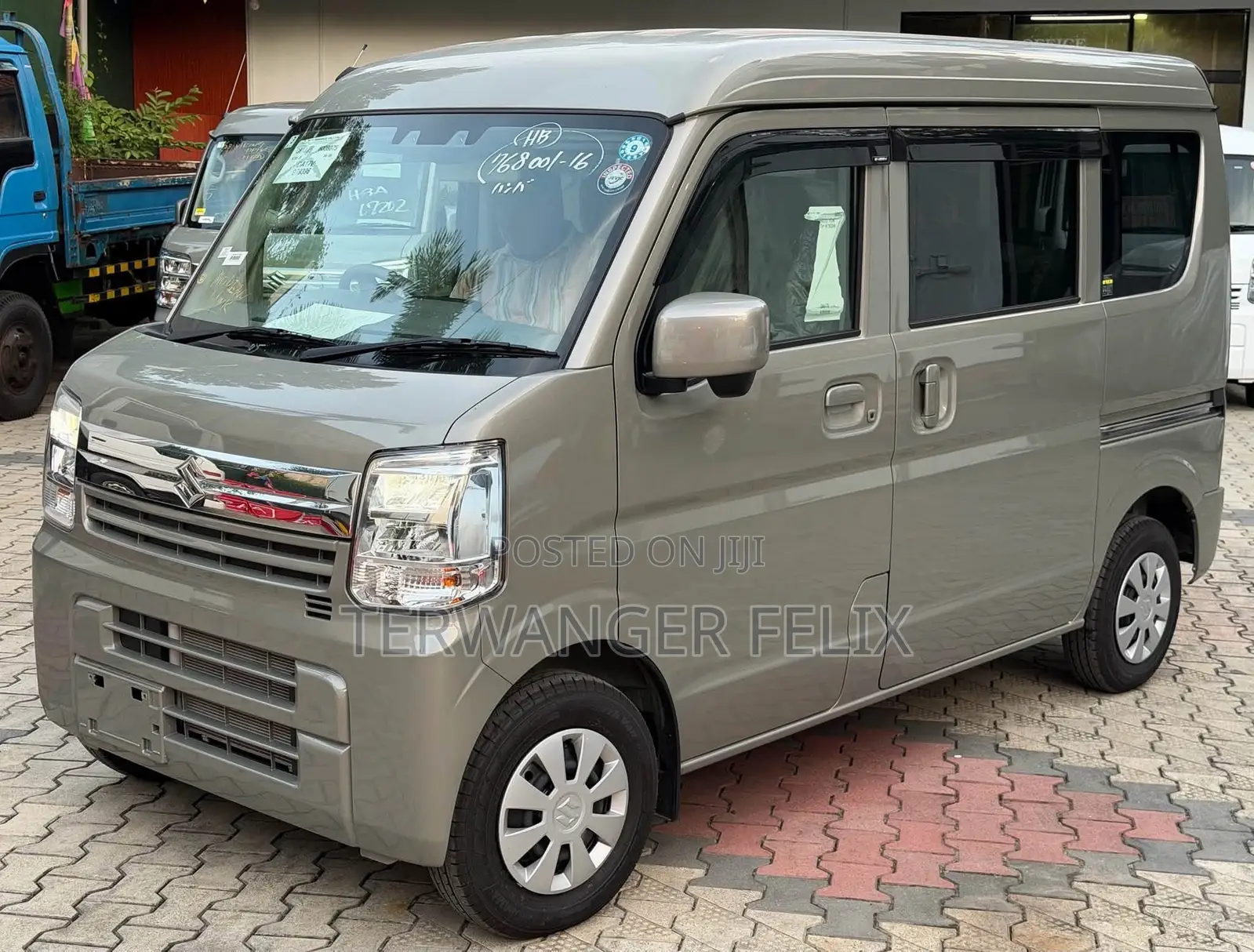 Suzuki Every 2012 Brown