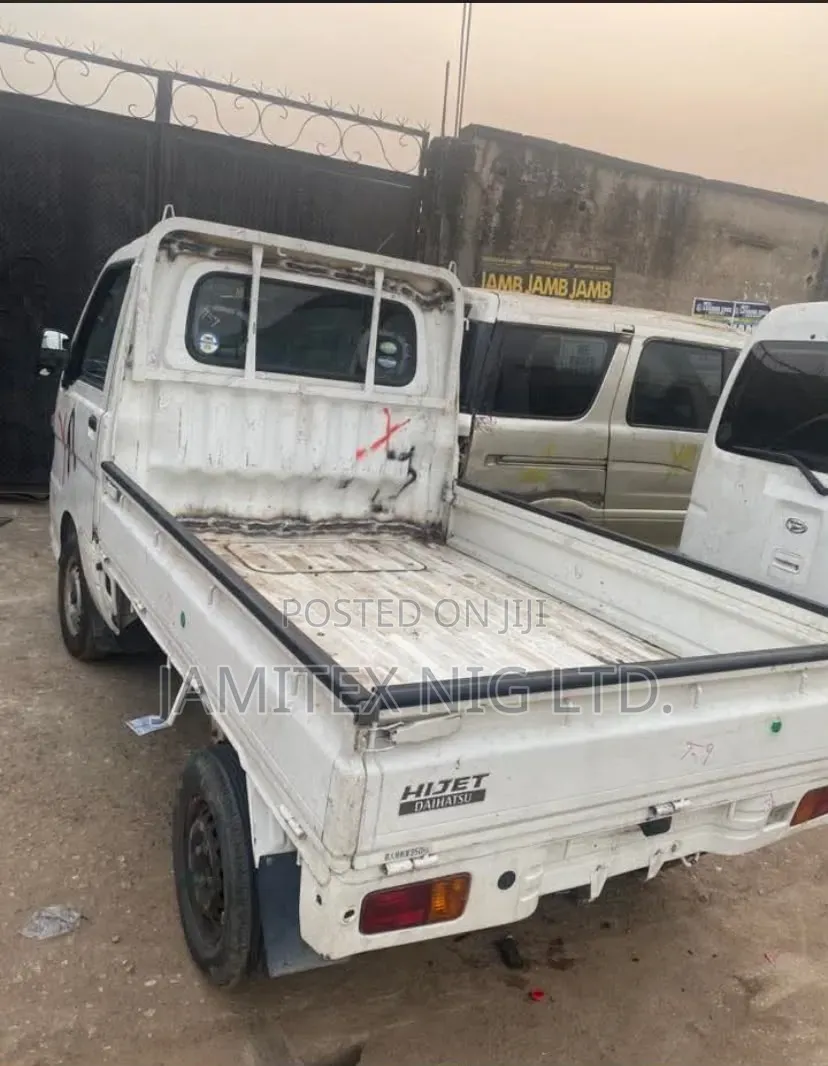 Daihatsu Hijet 2005 White