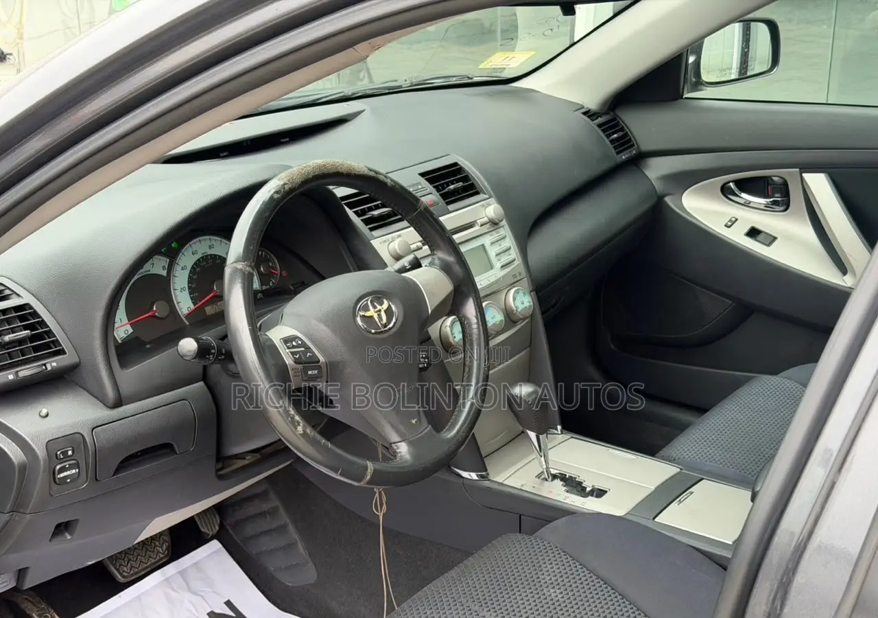 Toyota Camry LE 4dr Sedan (2.4L 4cyl 5A) 2008 Gray