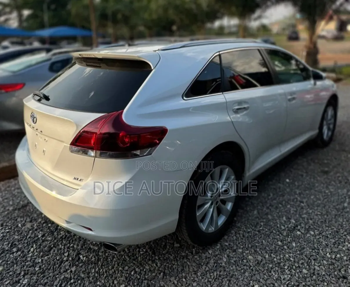 Toyota Venza XLE 2013 White