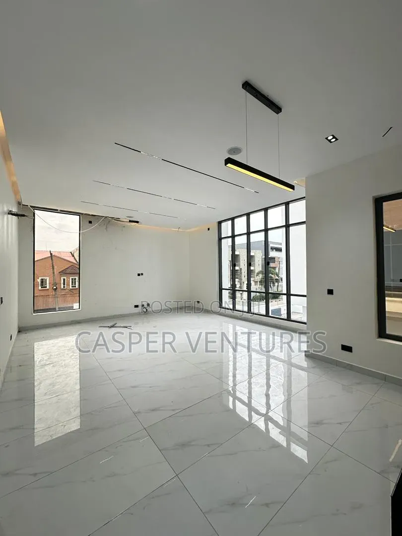 4bdrm Duplex in Freedom Way, Lekki Phase 1 for sale