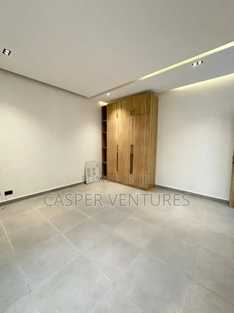 4bdrm Duplex in Freedom Way, Lekki Phase 1 for sale
