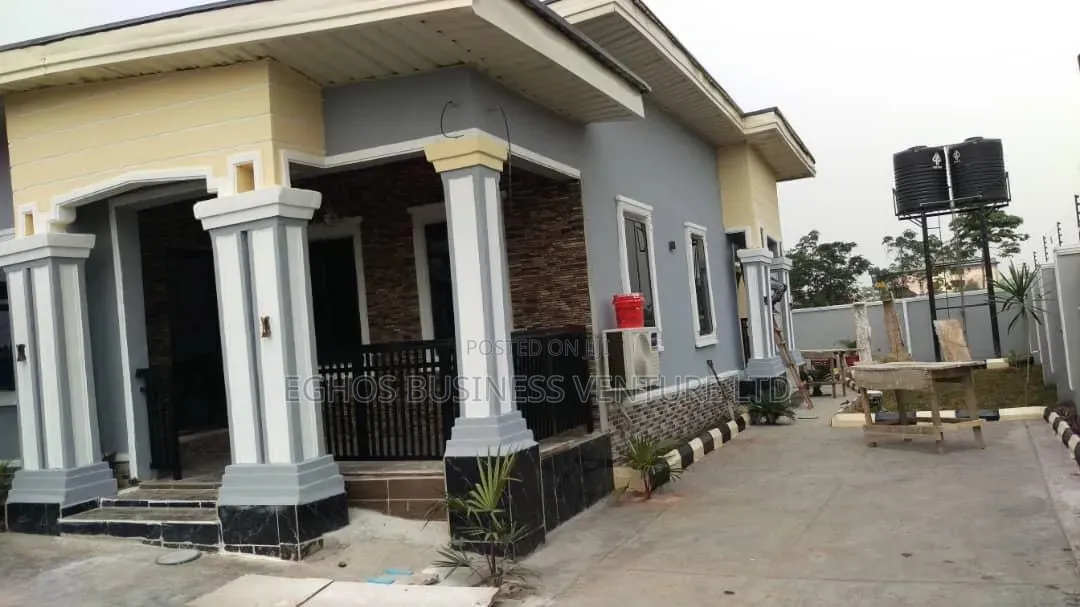 5bdrm Bungalow in Ofunwegbe/Egbire for sale