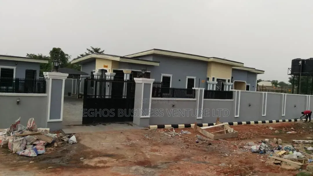 5bdrm Bungalow in Ofunwegbe/Egbire for sale