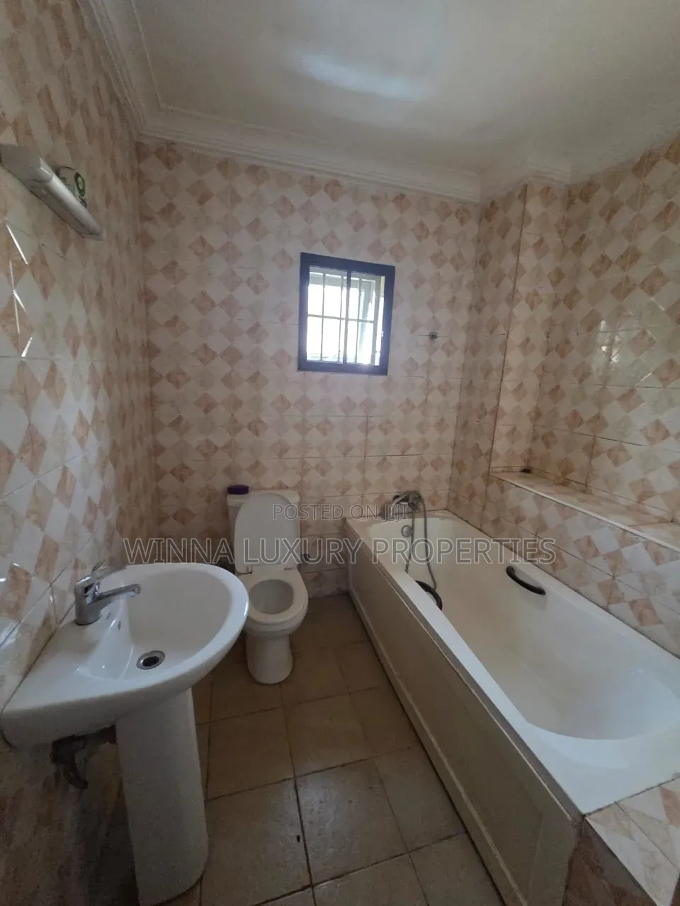 4bdrm Townhouse / Terrace in Brains And Hammer, Life Camp for rent