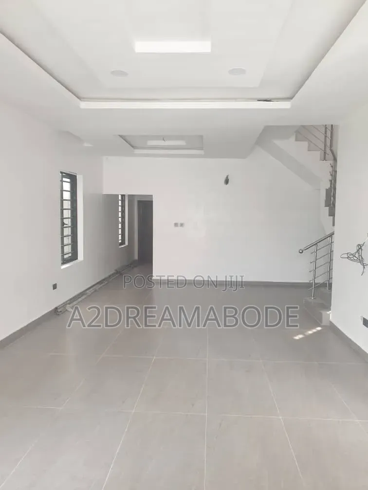 7bdrm Duplex in Magodo, GRA Phase 2 Shangisha for sale