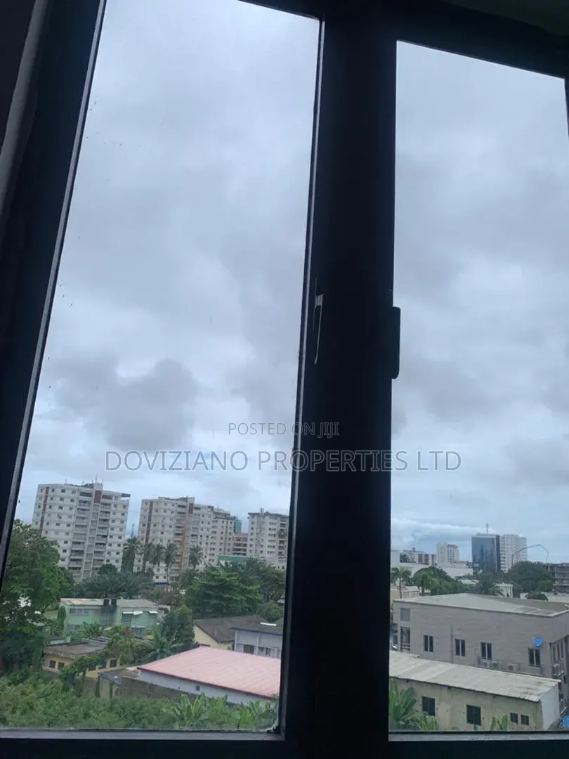 3bdrm Apartment in Adeola Odeku for rent