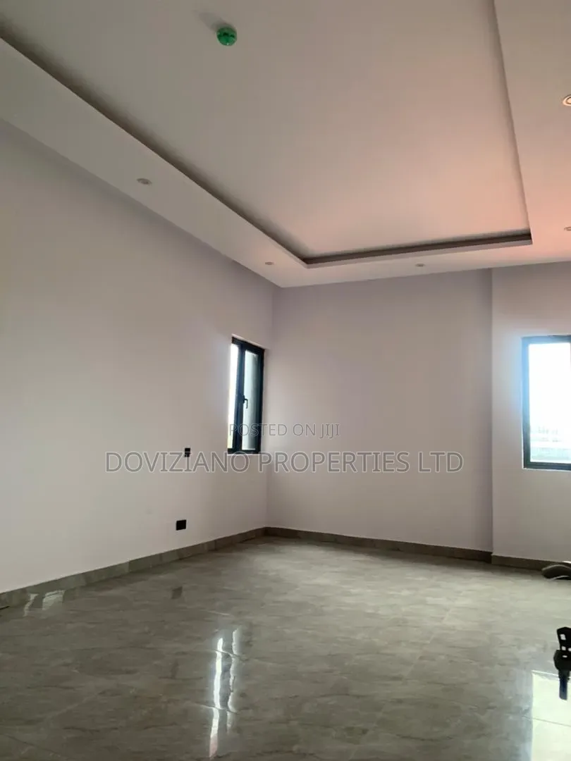 3bdrm Apartment in Adeola Odeku for rent