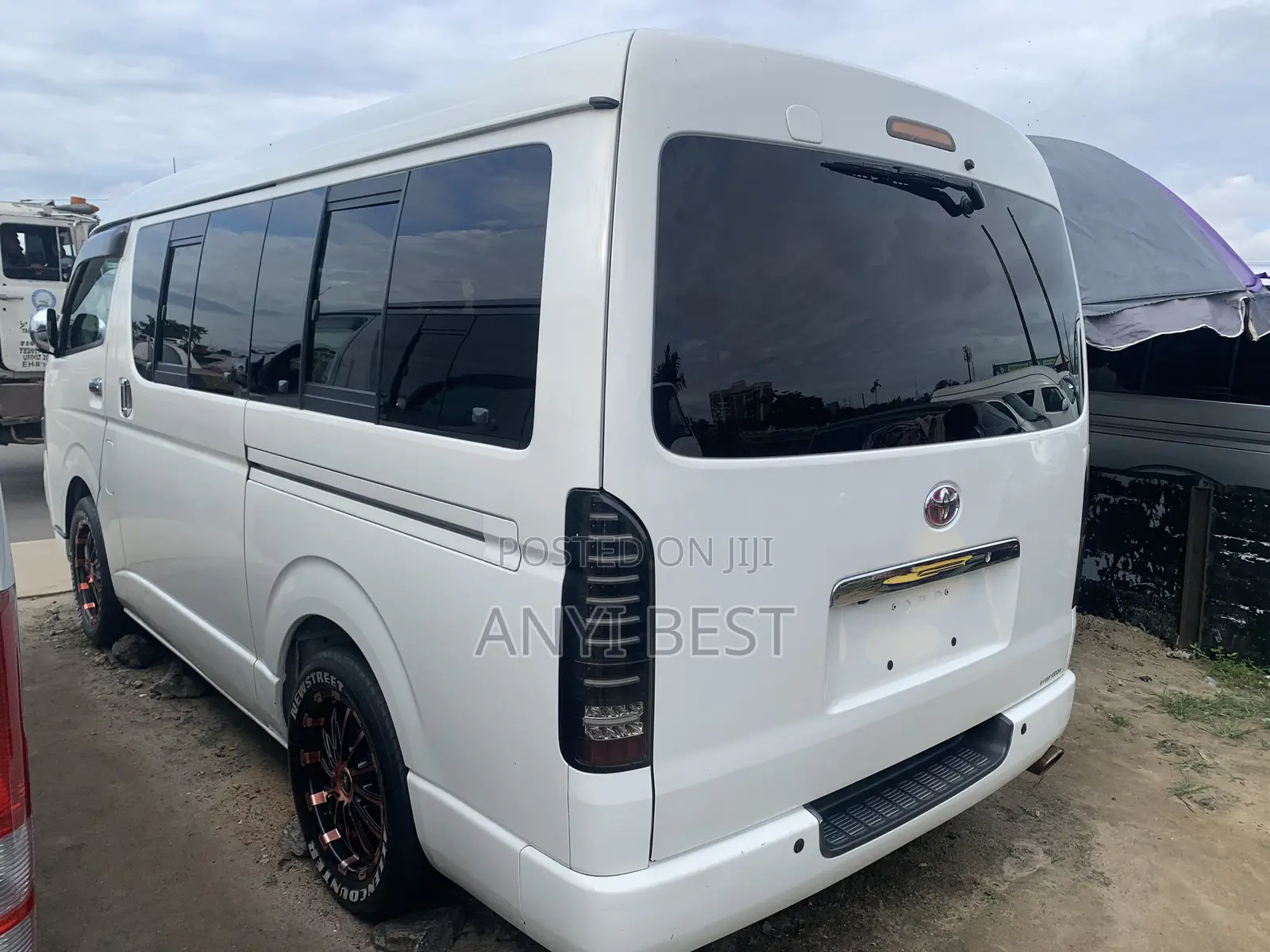 Toyota HiAce 2014 White
