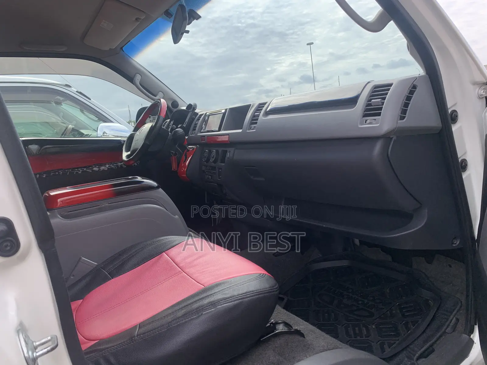 Toyota HiAce 2014 White
