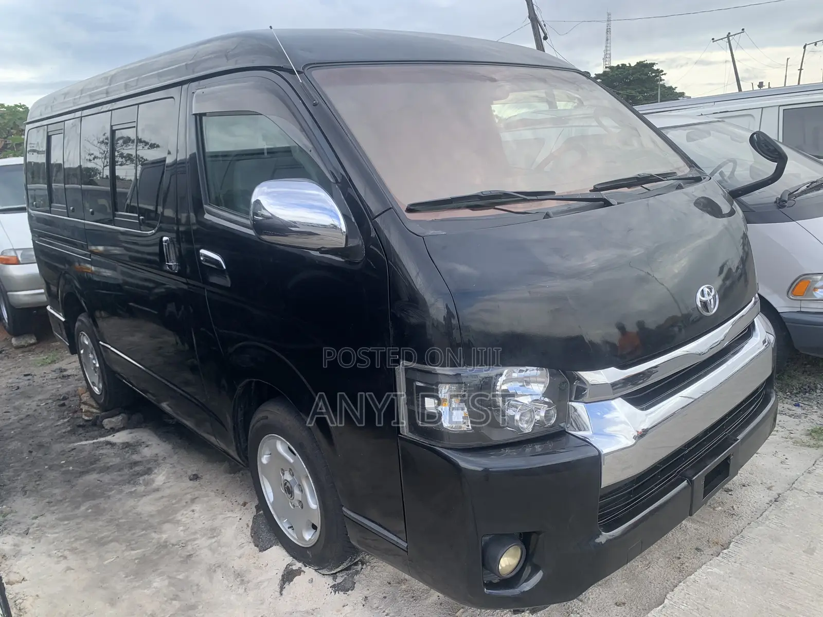 Toyota HiAce 2016 Black