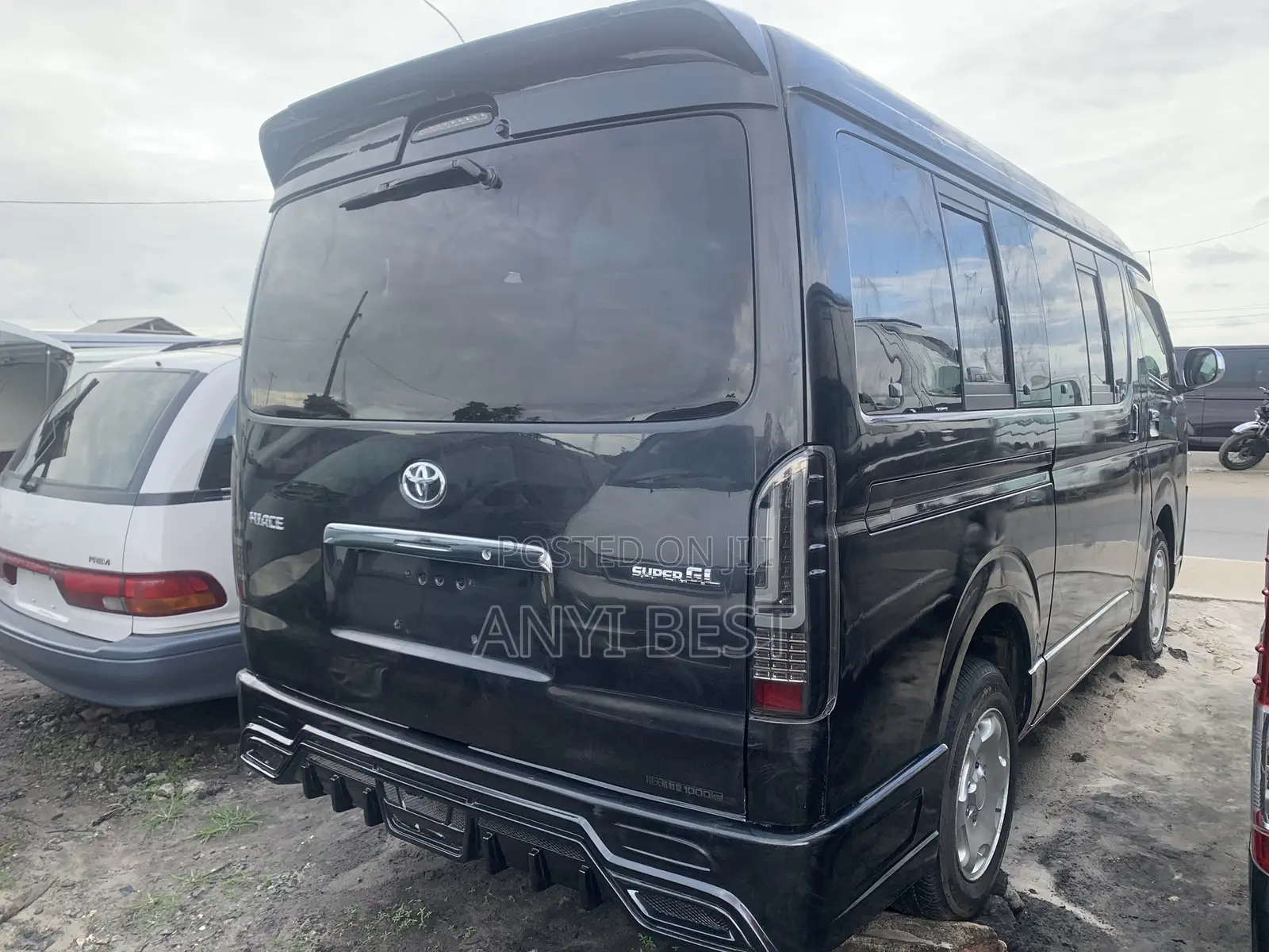Toyota HiAce 2016 Black
