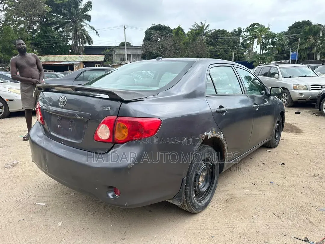 Toyota Corolla LE 4dr Sedan (1.8L 4cyl 4A) 2010 Gray