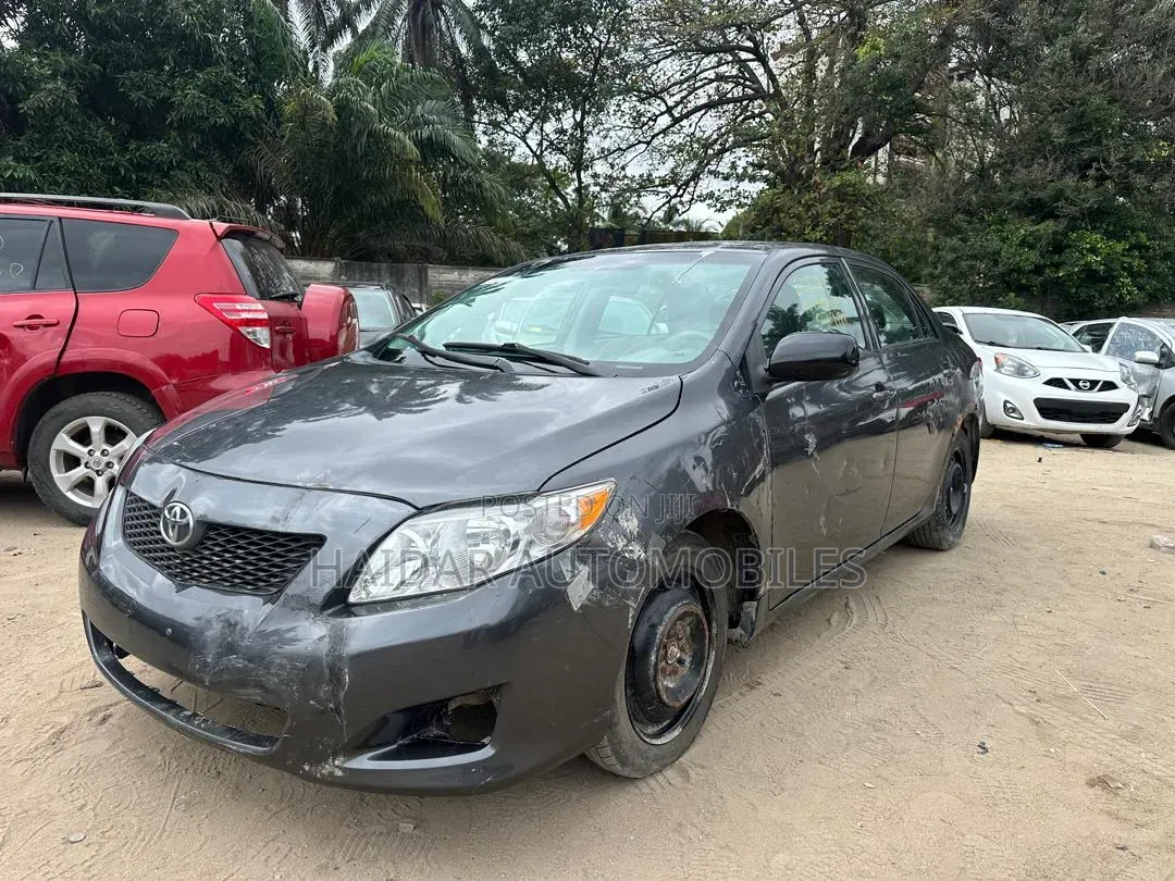 Toyota Corolla LE 4dr Sedan (1.8L 4cyl 4A) 2010 Gray