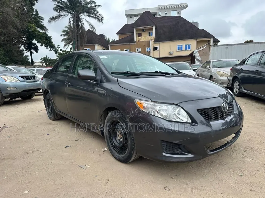 Toyota Corolla LE 4dr Sedan (1.8L 4cyl 4A) 2010 Gray