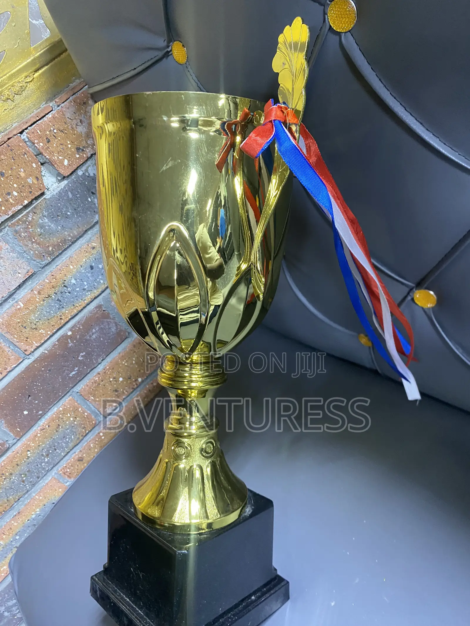 Gold Trophy Big