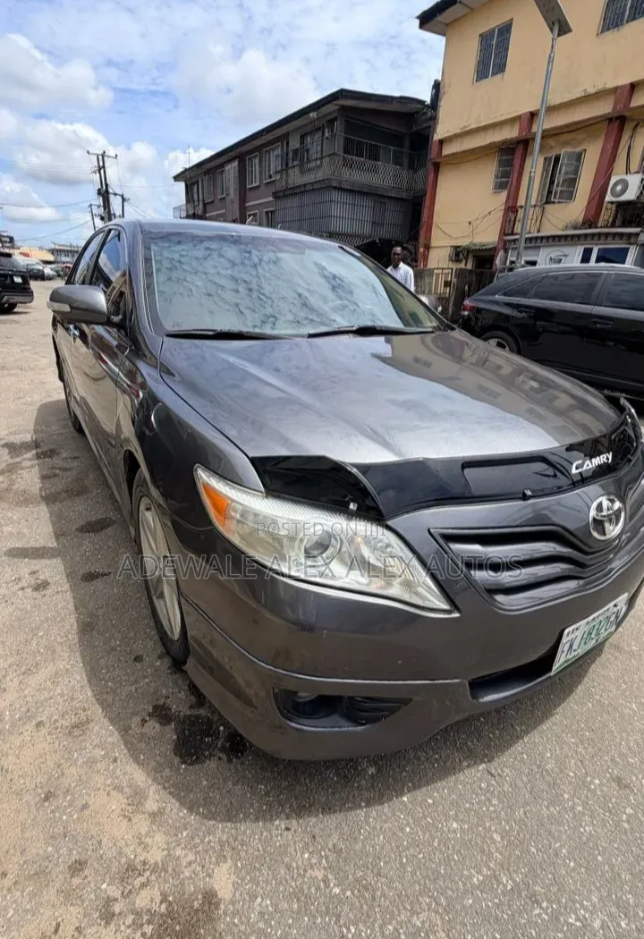 Toyota Camry 2010 Gray