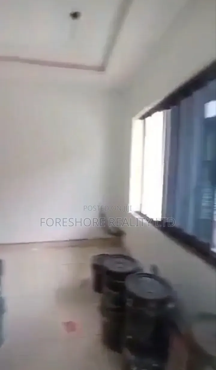 4bdrm Duplex in Osborne for rent
