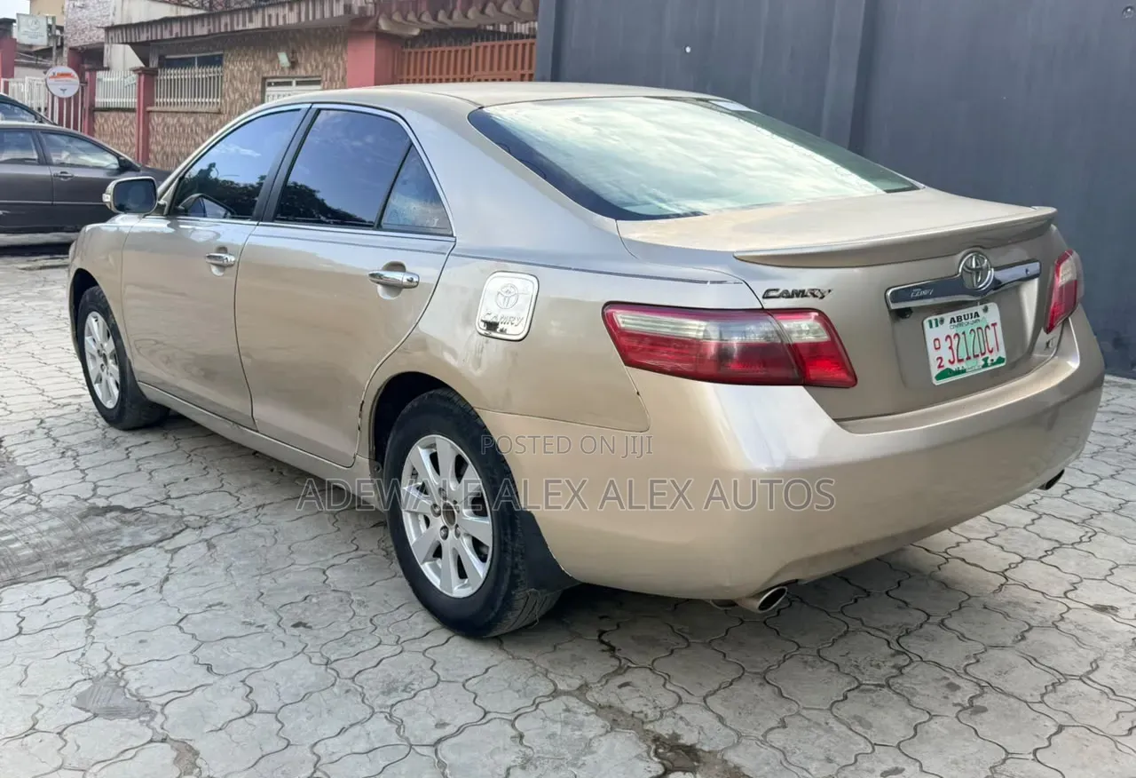 Toyota Camry XLE V6 4dr Sedan (3.5L 6cyl 6AM) 2008 Gold