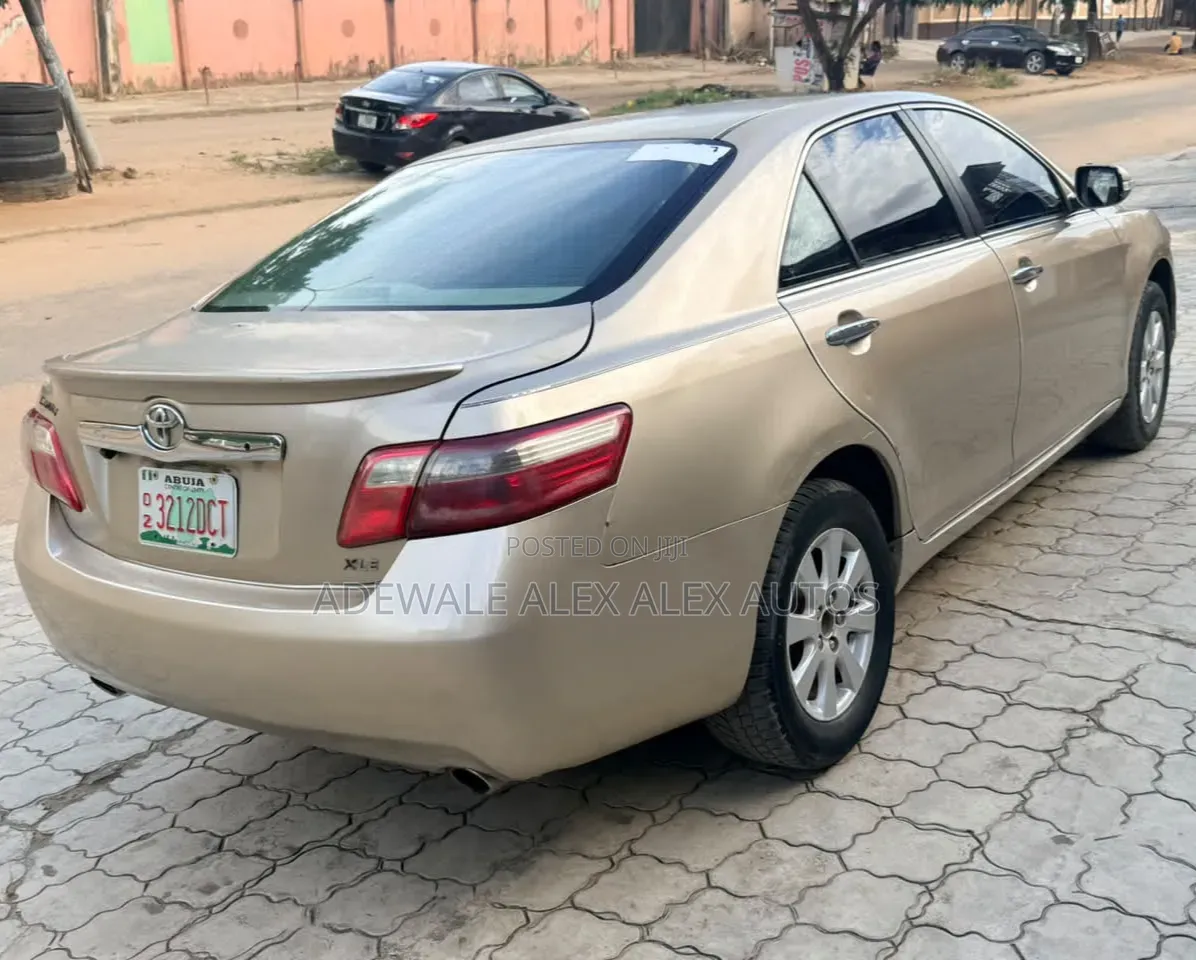Toyota Camry XLE V6 4dr Sedan (3.5L 6cyl 6AM) 2008 Gold