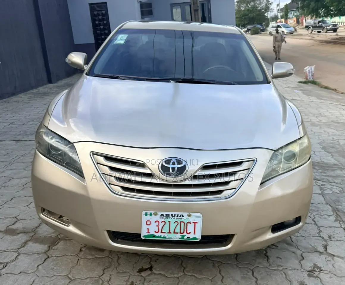 Toyota Camry XLE V6 4dr Sedan (3.5L 6cyl 6AM) 2008 Gold