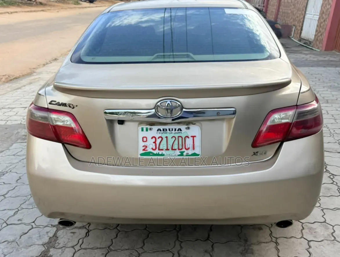 Toyota Camry XLE V6 4dr Sedan (3.5L 6cyl 6AM) 2008 Gold