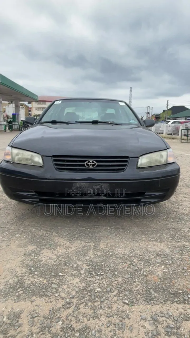 Toyota Camry 2000 Black