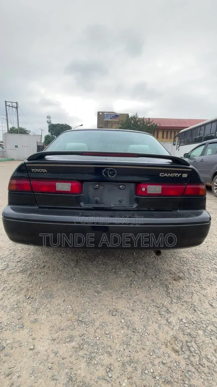 Toyota Camry 2000 Black