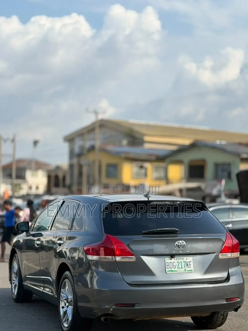 Toyota Venza AWD 2011 Gray