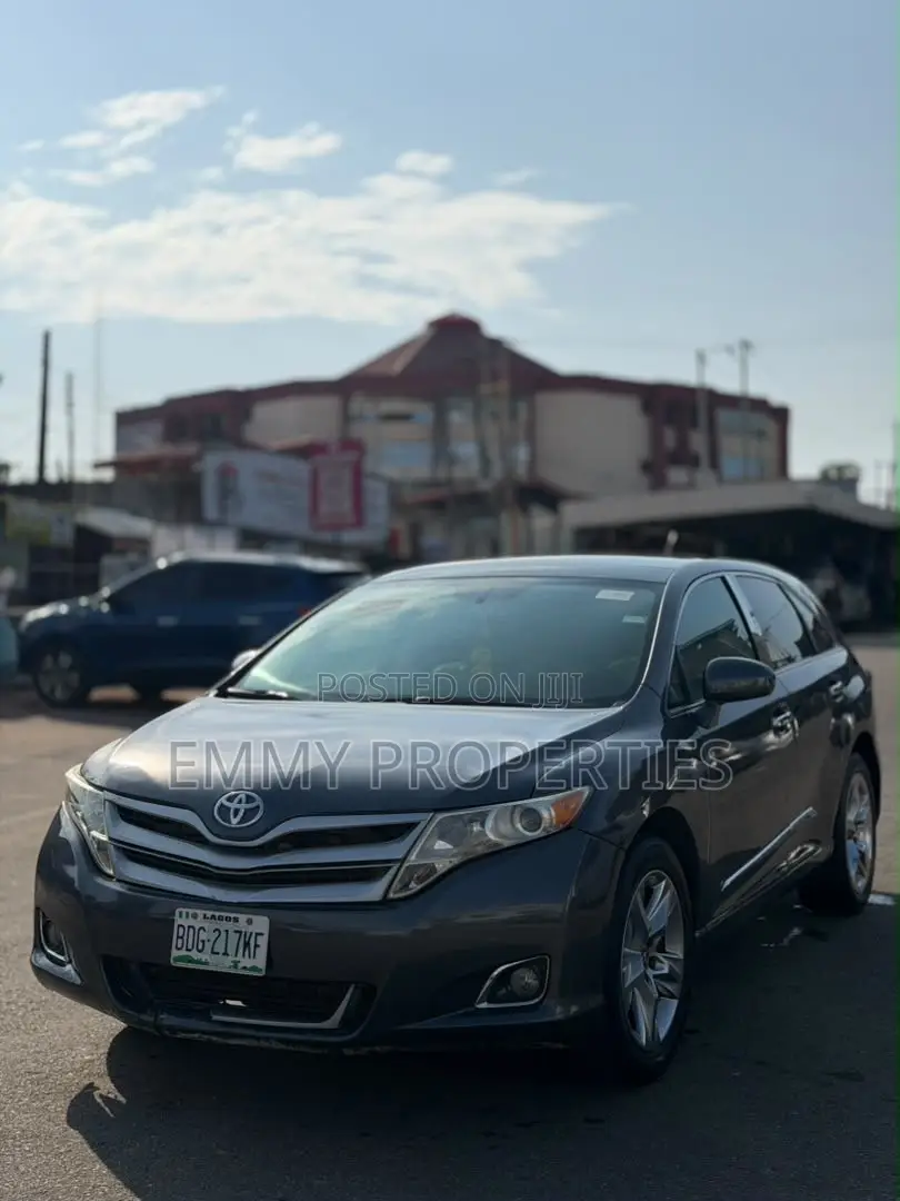 Toyota Venza AWD 2011 Gray