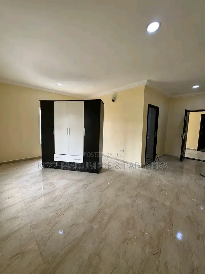 6bdrm Duplex in Admiralty Estate , for sale