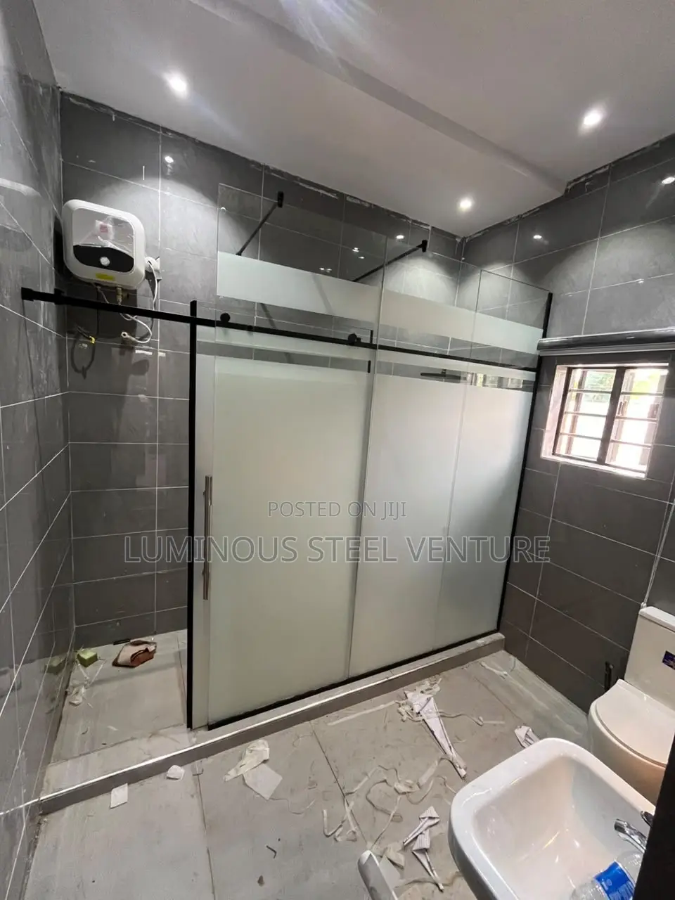 Use the Shower Cubicle 10 Mm Thick CNG Item Tampered Five Times