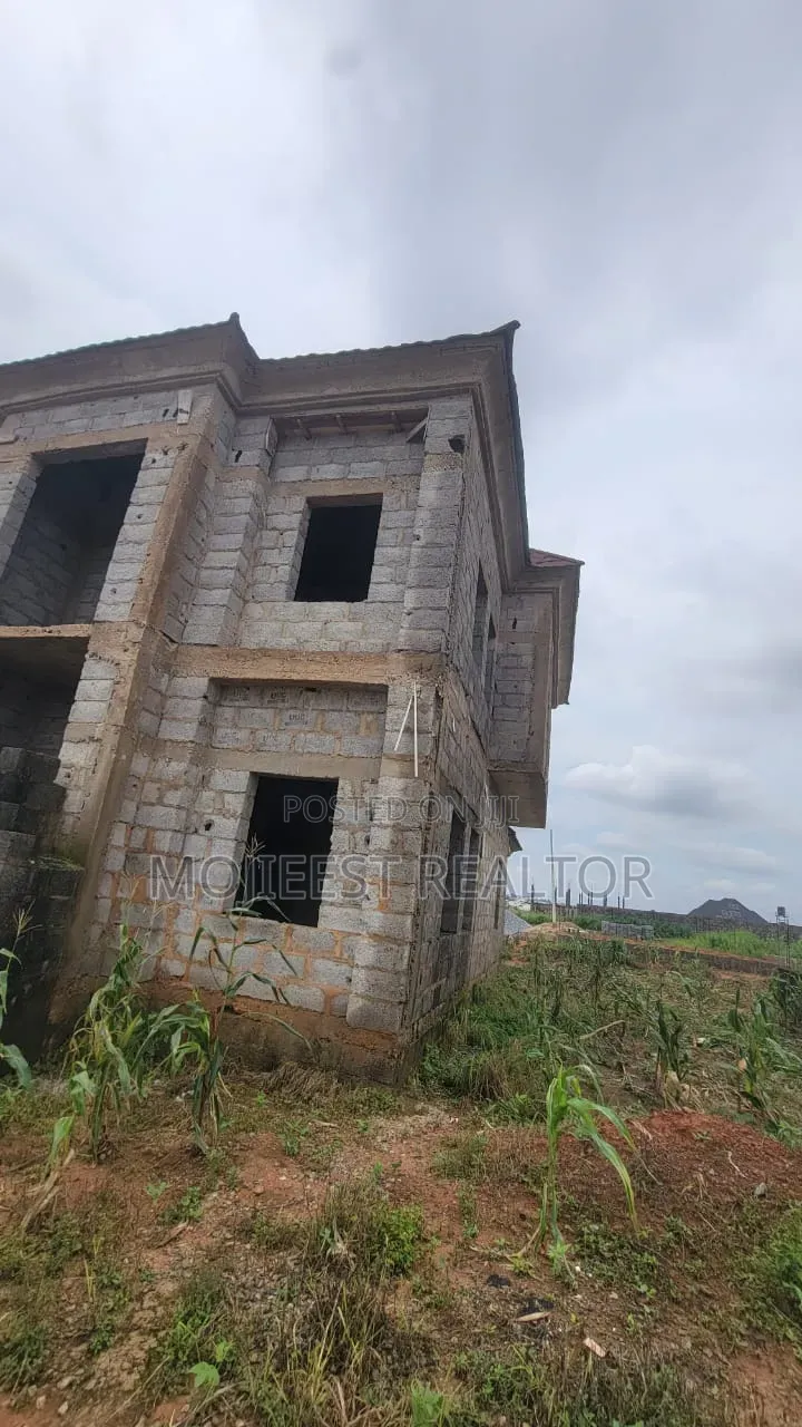 4bdrm Duplex in Kanma Estate, Lugbe District for sale