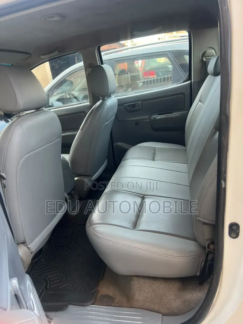 Toyota Hilux 2014 White