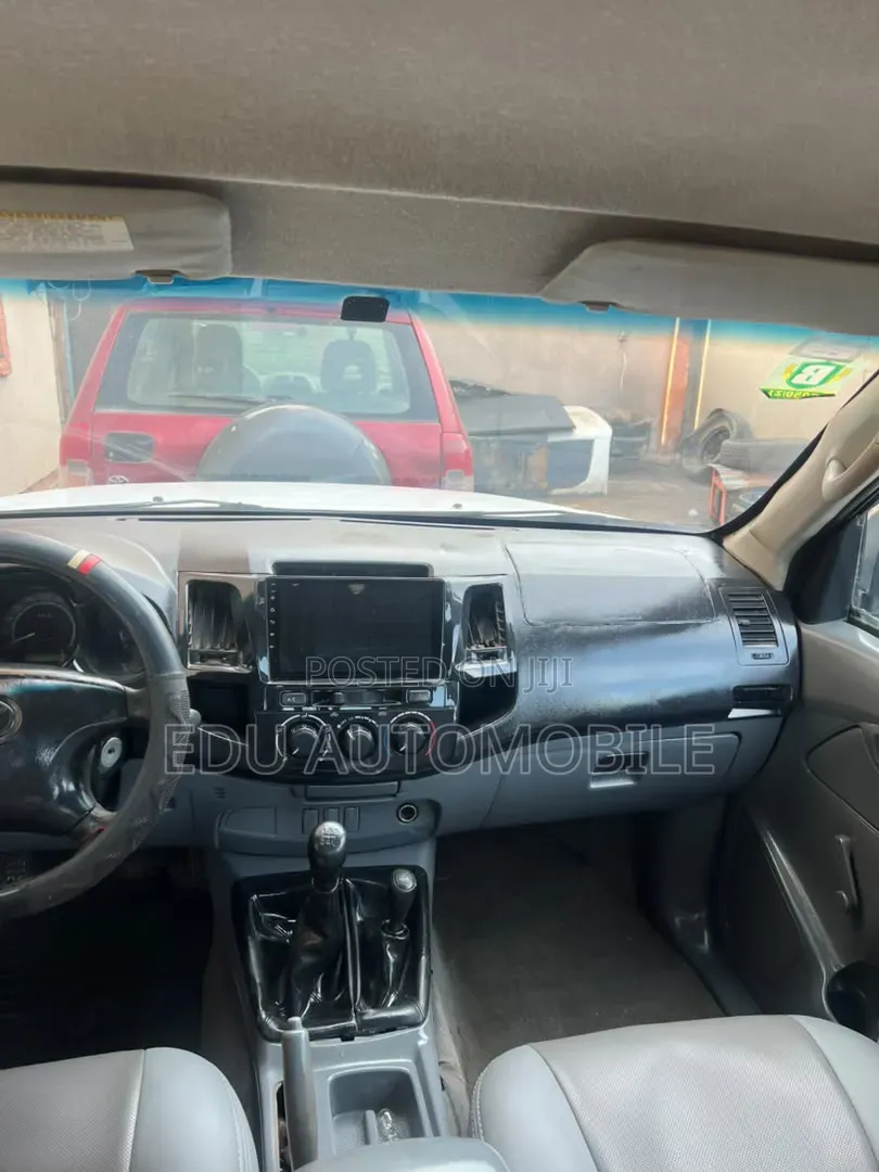 Toyota Hilux 2014 White