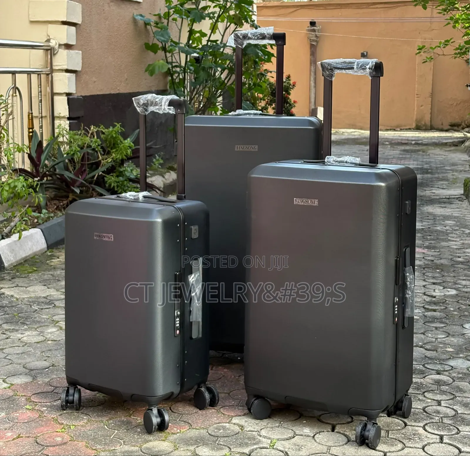 Set of Three Hardside Spinner Suitcases With USB Ports and TSA Locks