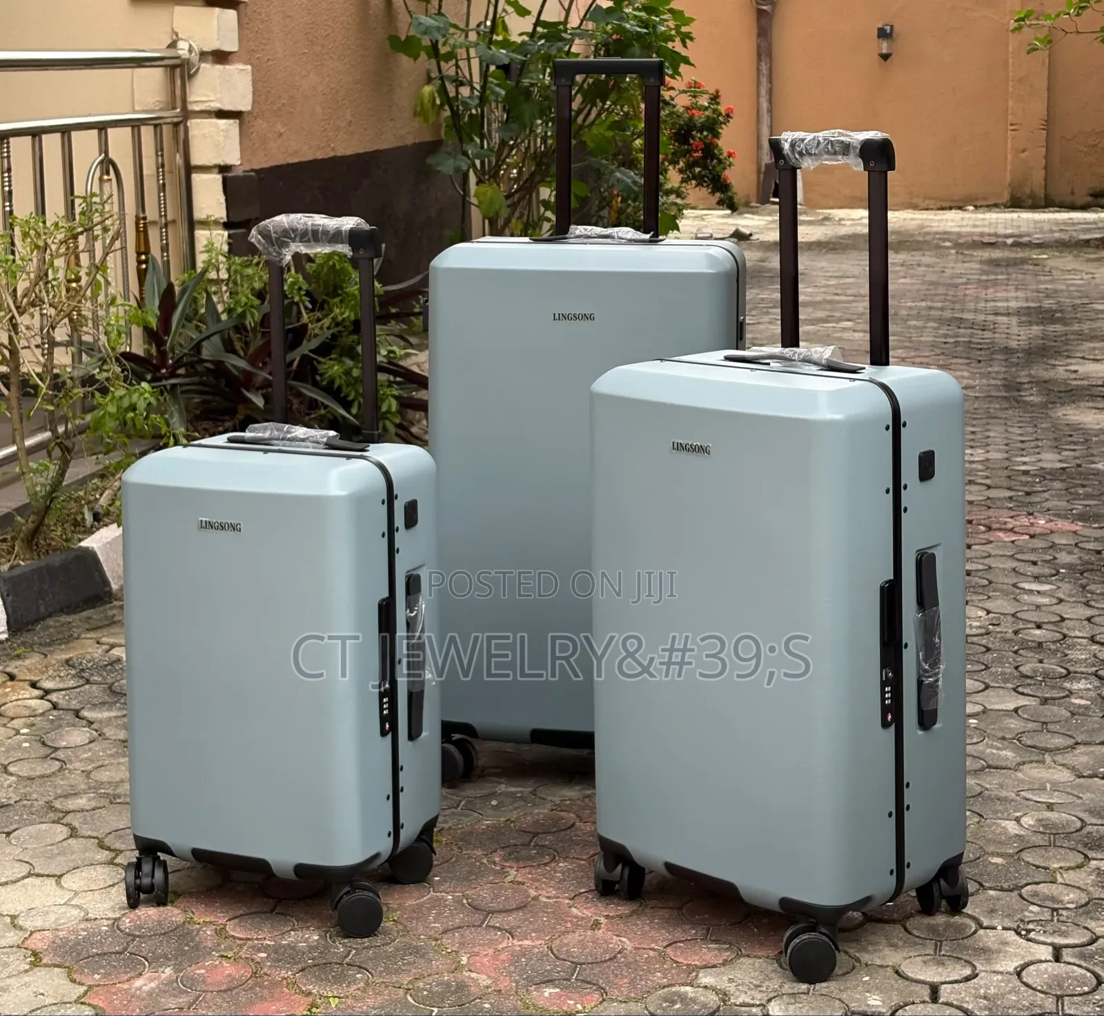 Set of Three Hardside Spinner Suitcases With USB Ports and TSA Locks