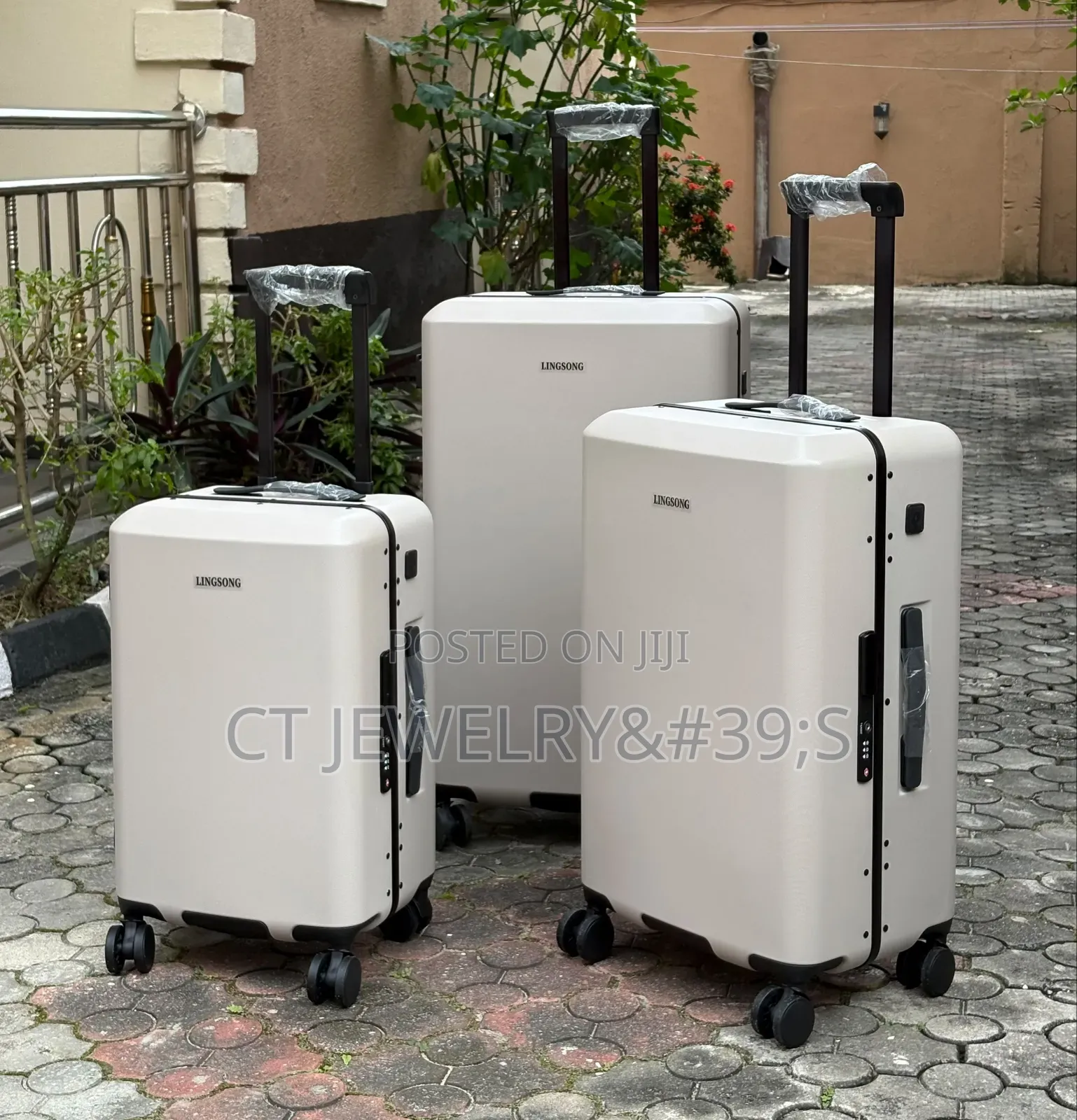Set of Three Hardside Spinner Suitcases With USB Ports and TSA Locks