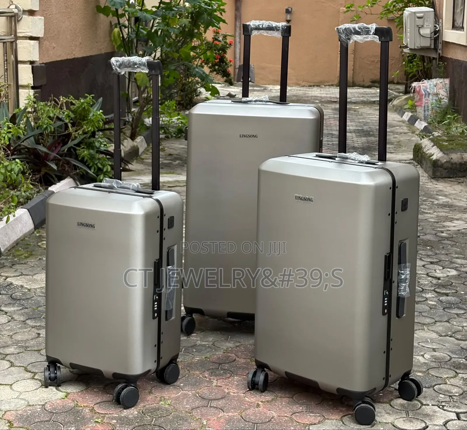 Set of Three Hardside Spinner Suitcases With USB Ports and TSA Locks