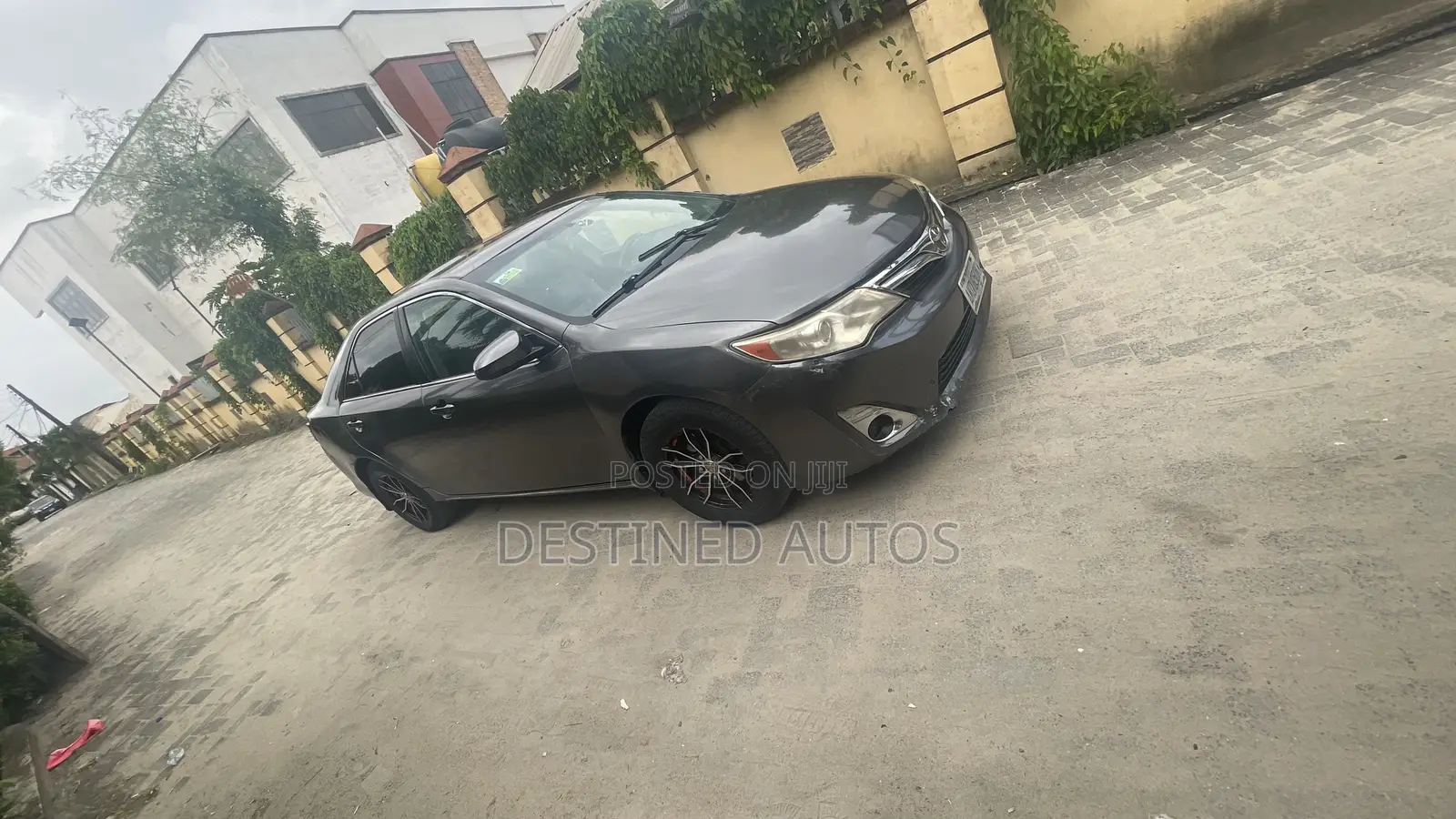 Toyota Camry LE 4dr Sedan (2.5L 4cyl 6A) 2012 Gray