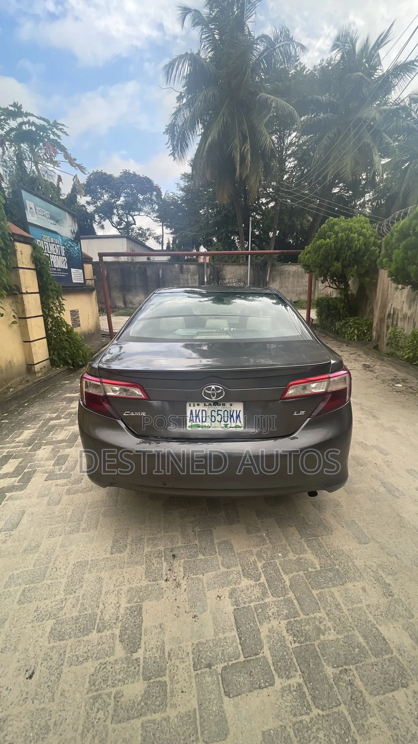 Toyota Camry LE 4dr Sedan (2.5L 4cyl 6A) 2012 Gray