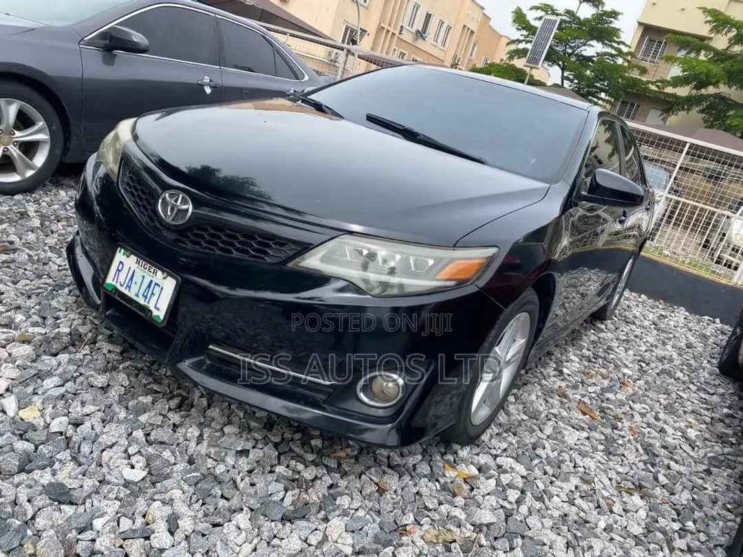 Toyota Camry SE 4dr Sedan (3.5L 6cyl 6A) 2014 Black