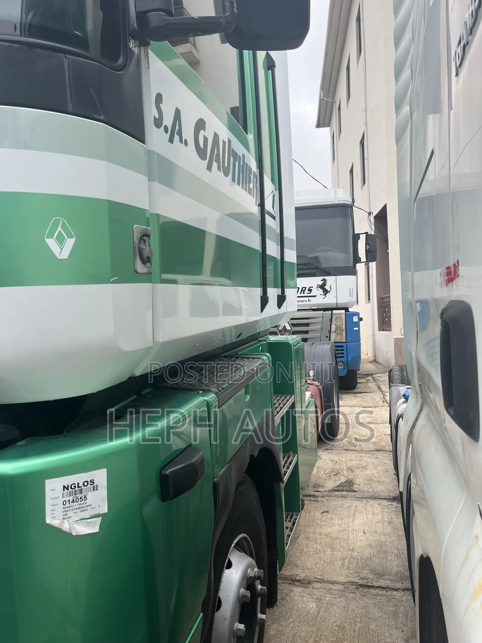 Clean Renault AE Magnum Trailer Head