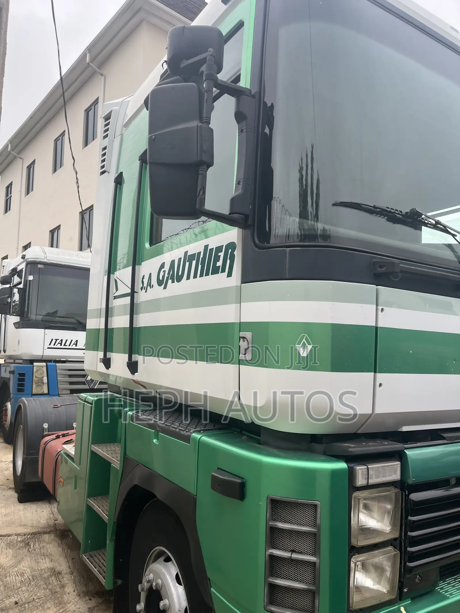 Clean Renault AE Magnum Trailer Head