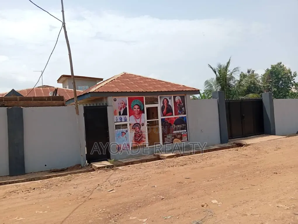 5bdrm Bungalow in Arapaja, Ibadan for sale