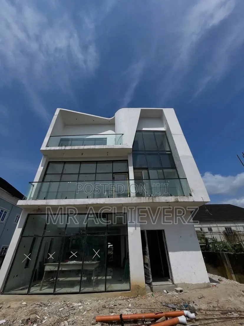 5bdrm Duplex in Odili Road, Obio-Akpor for sale